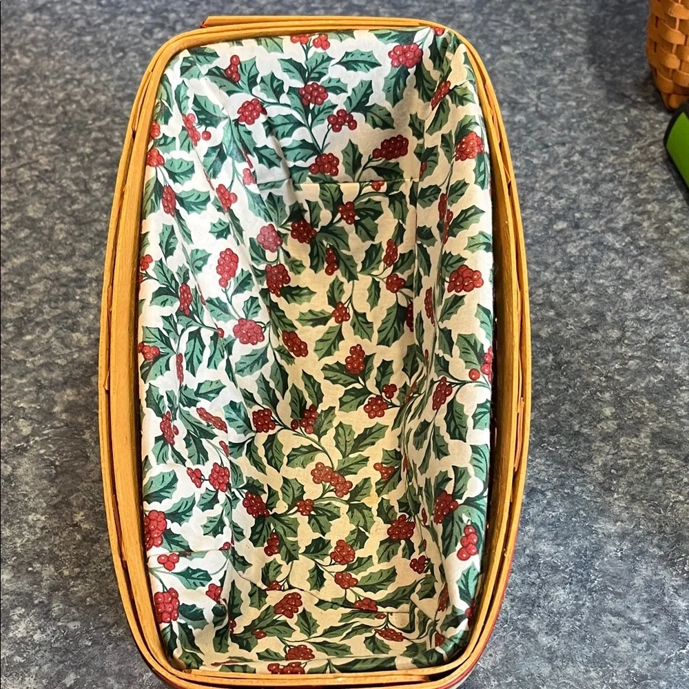 Longaberger Festive Woven sleigh Basket with Holiday Liner